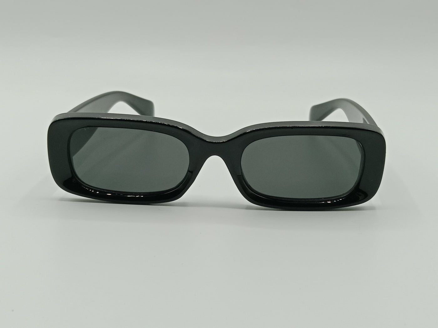 Trendy Black Square Frame