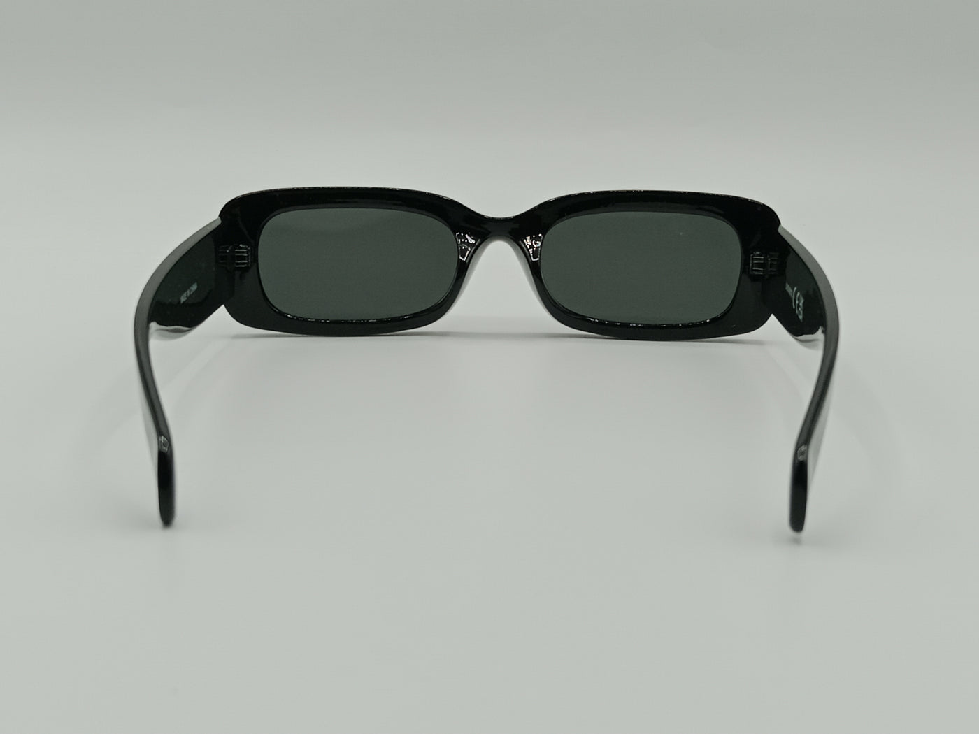 Trendy Black Square Frame